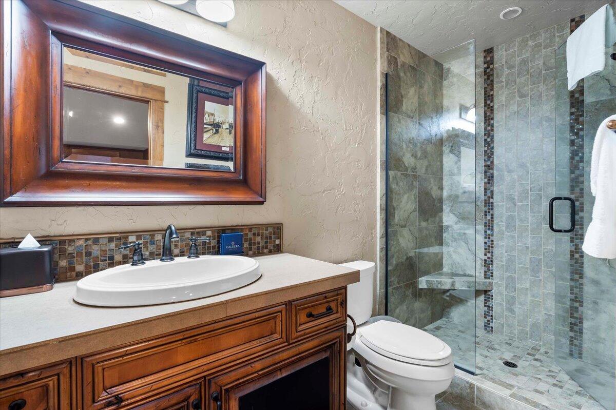 56184 Sable Rock Loop Bend, OR 97707 - Photo 56 of 72 68-Guest Bathroom
