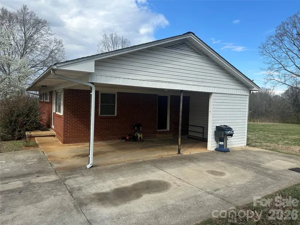 a view of a house with a yard and garage