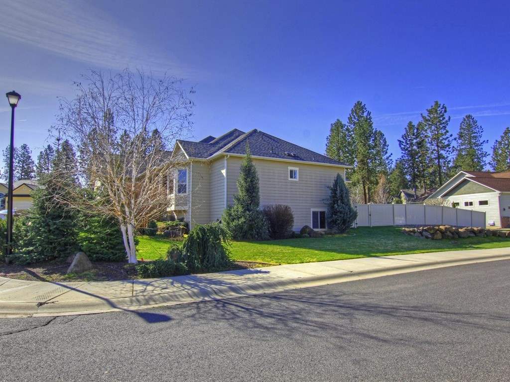 706 Erica Court Spokane, WA 99208 - Photo 2 of 20 Gallery Image 2