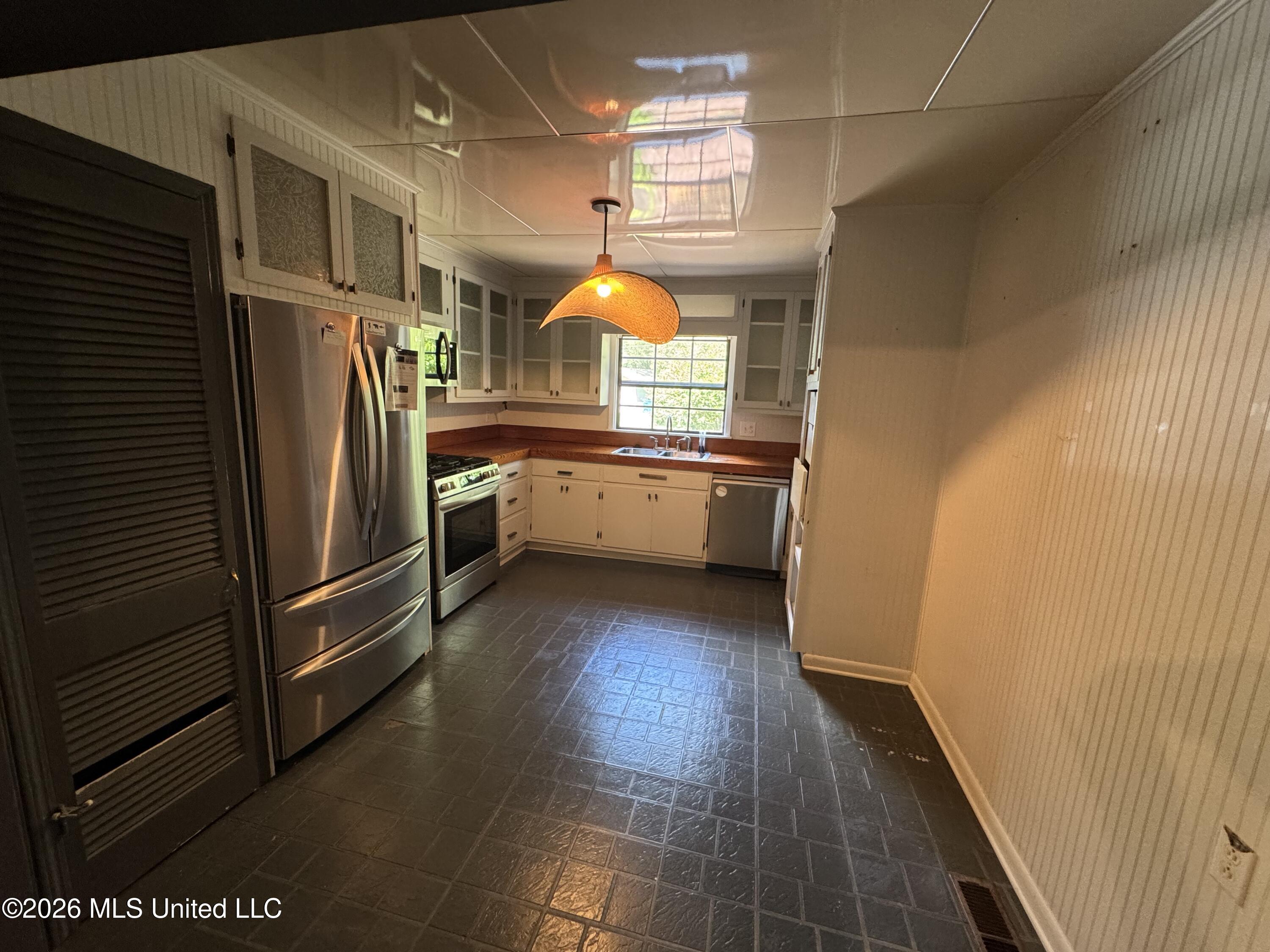 504 Becker Street Brookhaven, MS 39601 - Photo 6 of 34 IMG_3066