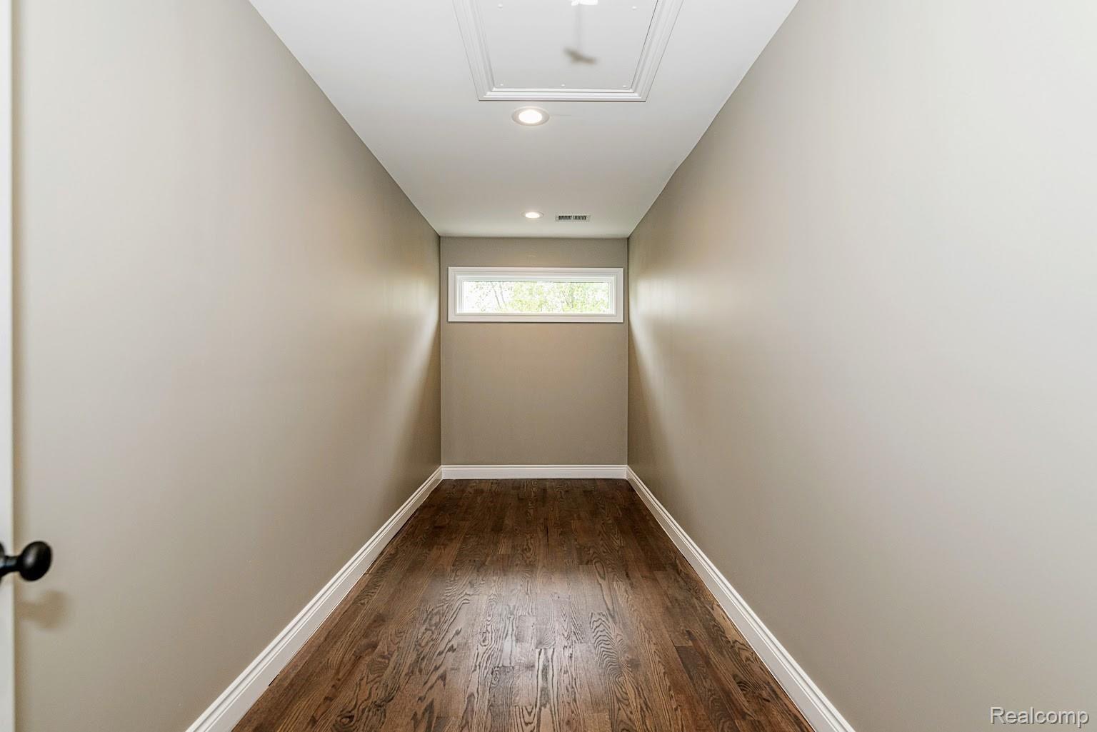 25101 Rust Road New Boston, MI 48164 - Photo 22 of 61 DSC_5548.jpg