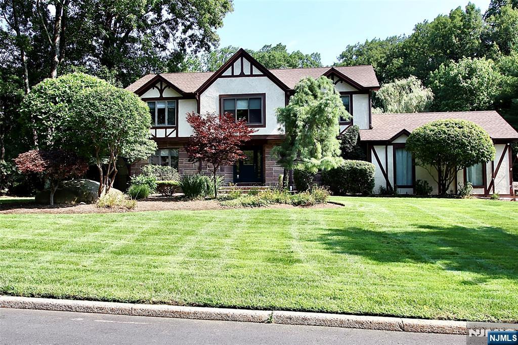 9 Watch Hill Road Mahwah, NJ 07430 - Photo 1 of 38