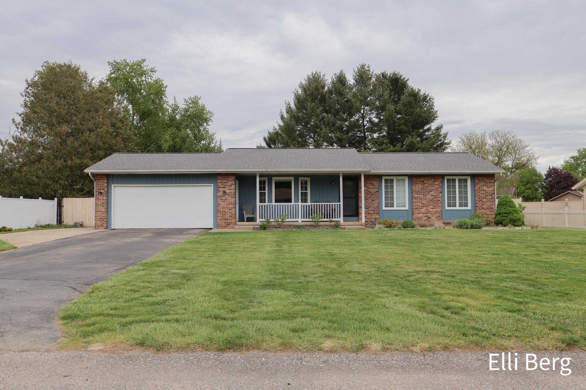 8742 Shadowbrook Drive Jenison, MI 49428 - Photo 1 of 34 IMG_4953