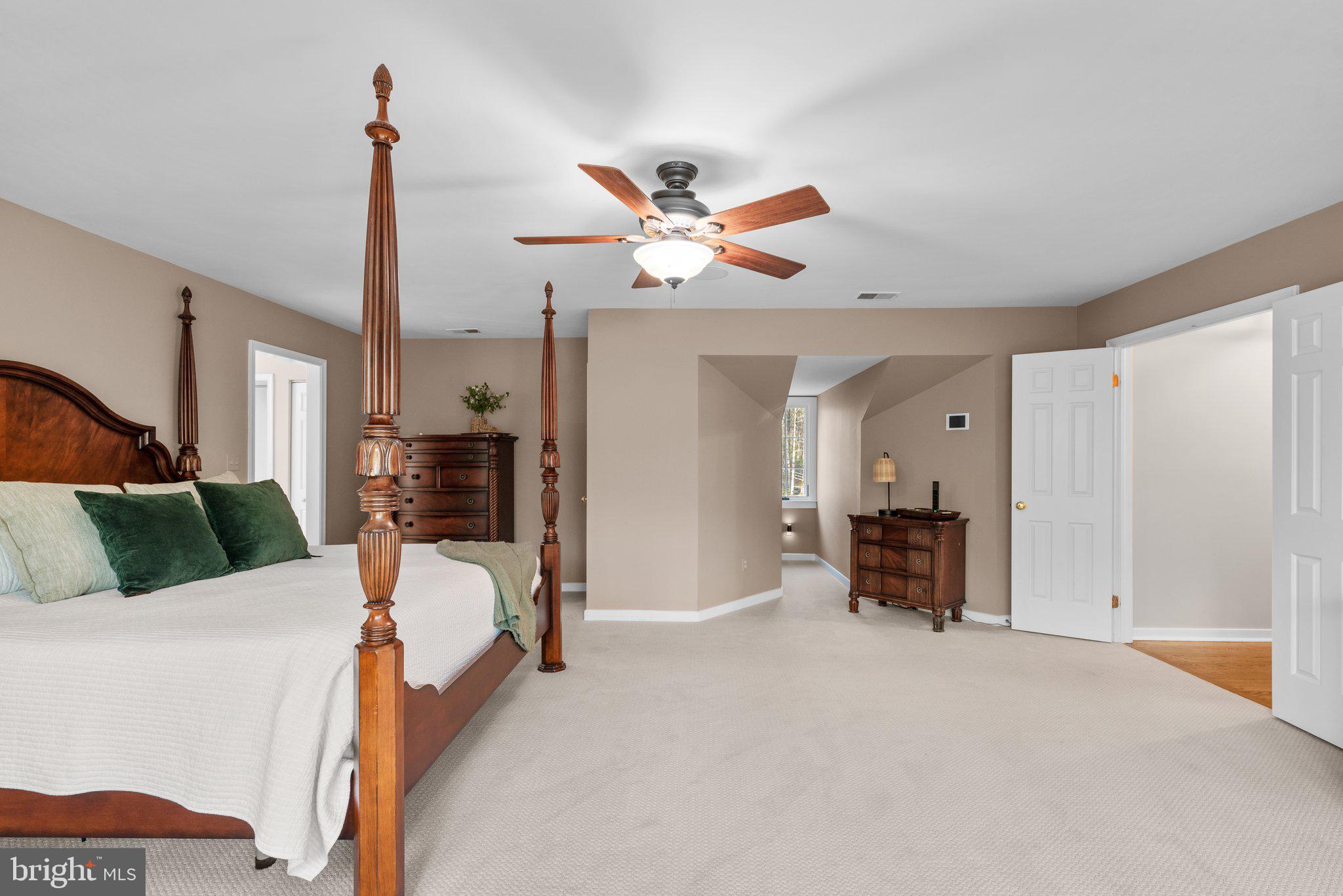 13791 Lakeside Drive Clarksville, MD 21029 - Photo 43 of 90 a living room with furniture