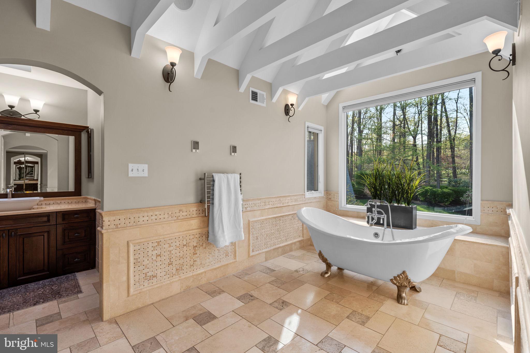 13791 Lakeside Drive Clarksville, MD 21029 - Photo 47 of 90 a living room with furniture and a large window