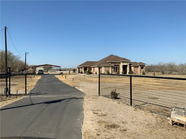 $750,000 | 894 County Road 465, Alice, TX 78332