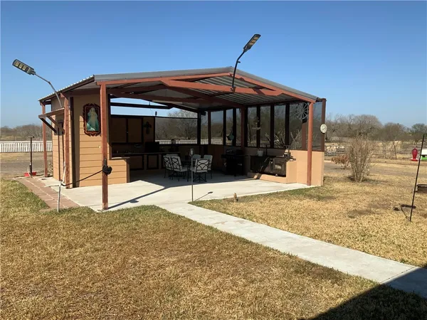 $750,000 | 894 County Road 465, Alice, TX 78332