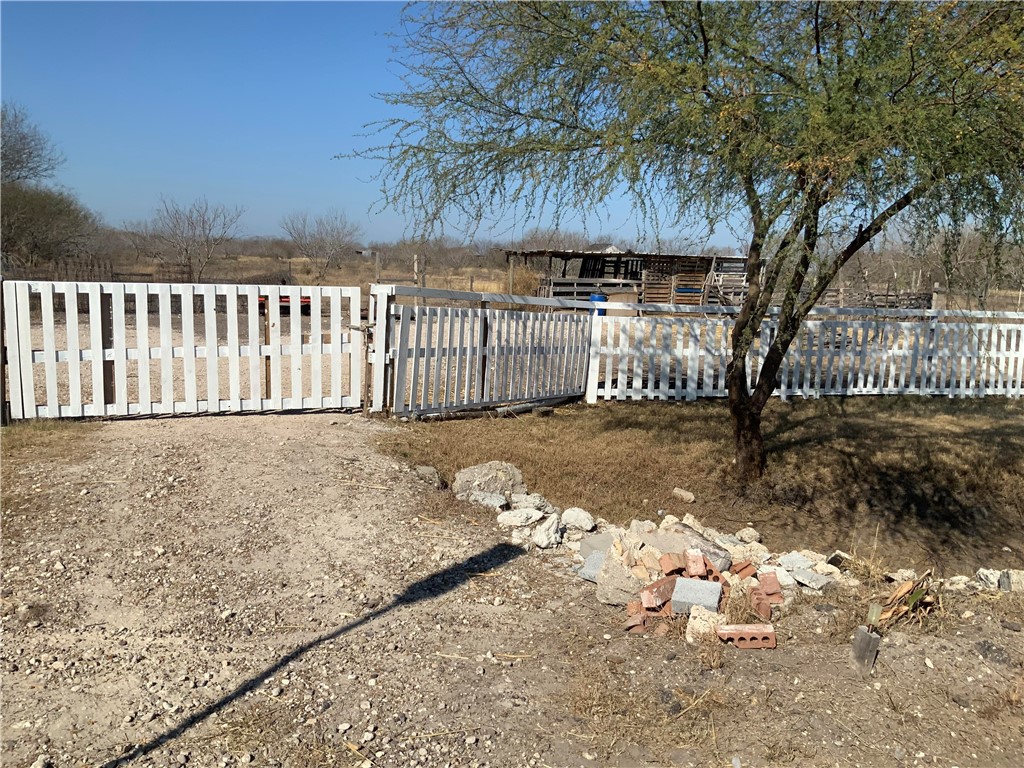 894 County Road 465 Alice, TX 78332 - Photo 14 of 36