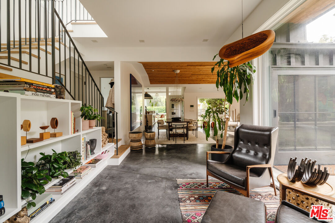 461 West Rustic Road Santa Monica, CA 90402 - Photo 2 of 7 a outdoor living space with furniture