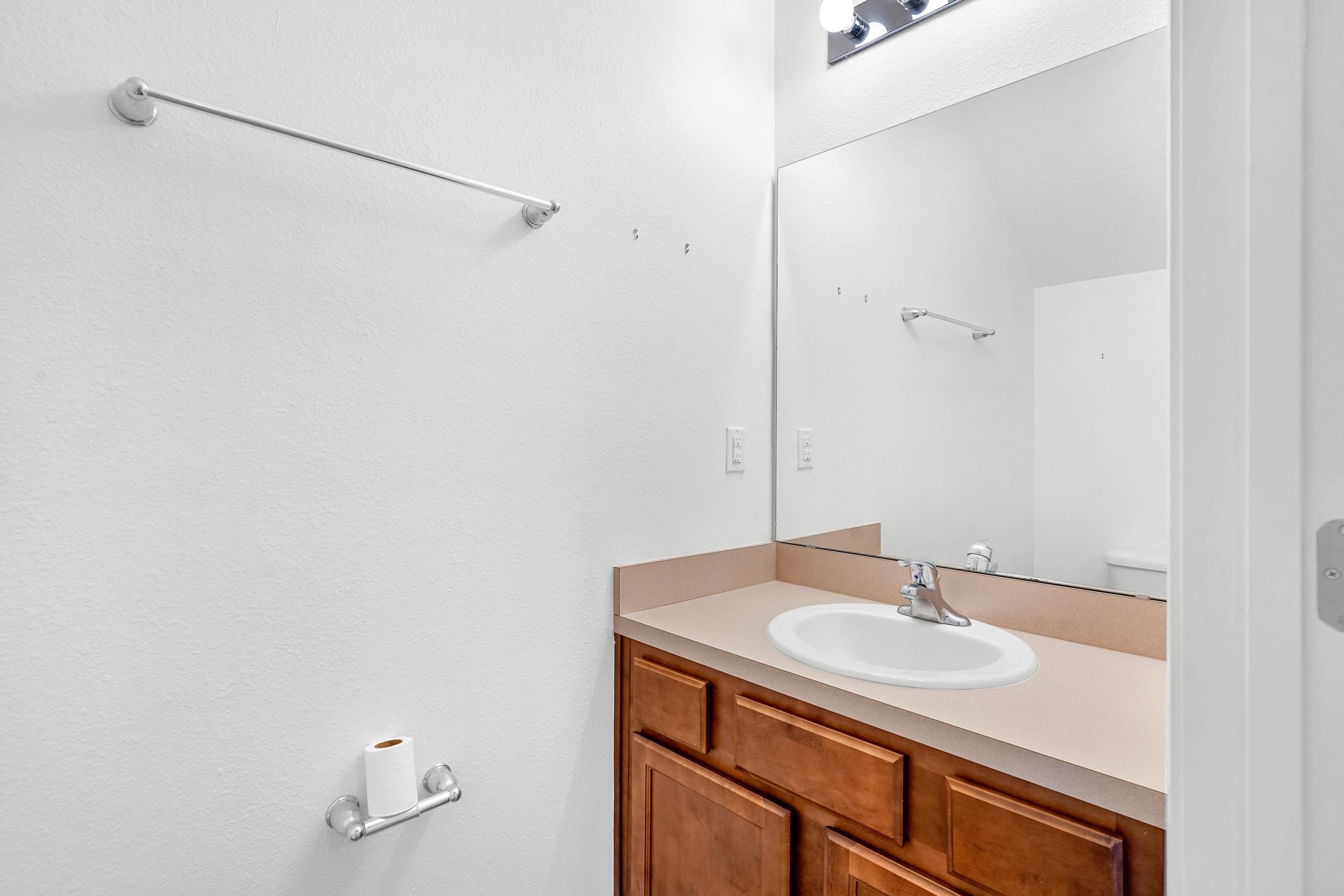 187 Whitland Way St. Augustine, FL 32086 - Photo 9 of 30 a bathroom with a sink and a mirror