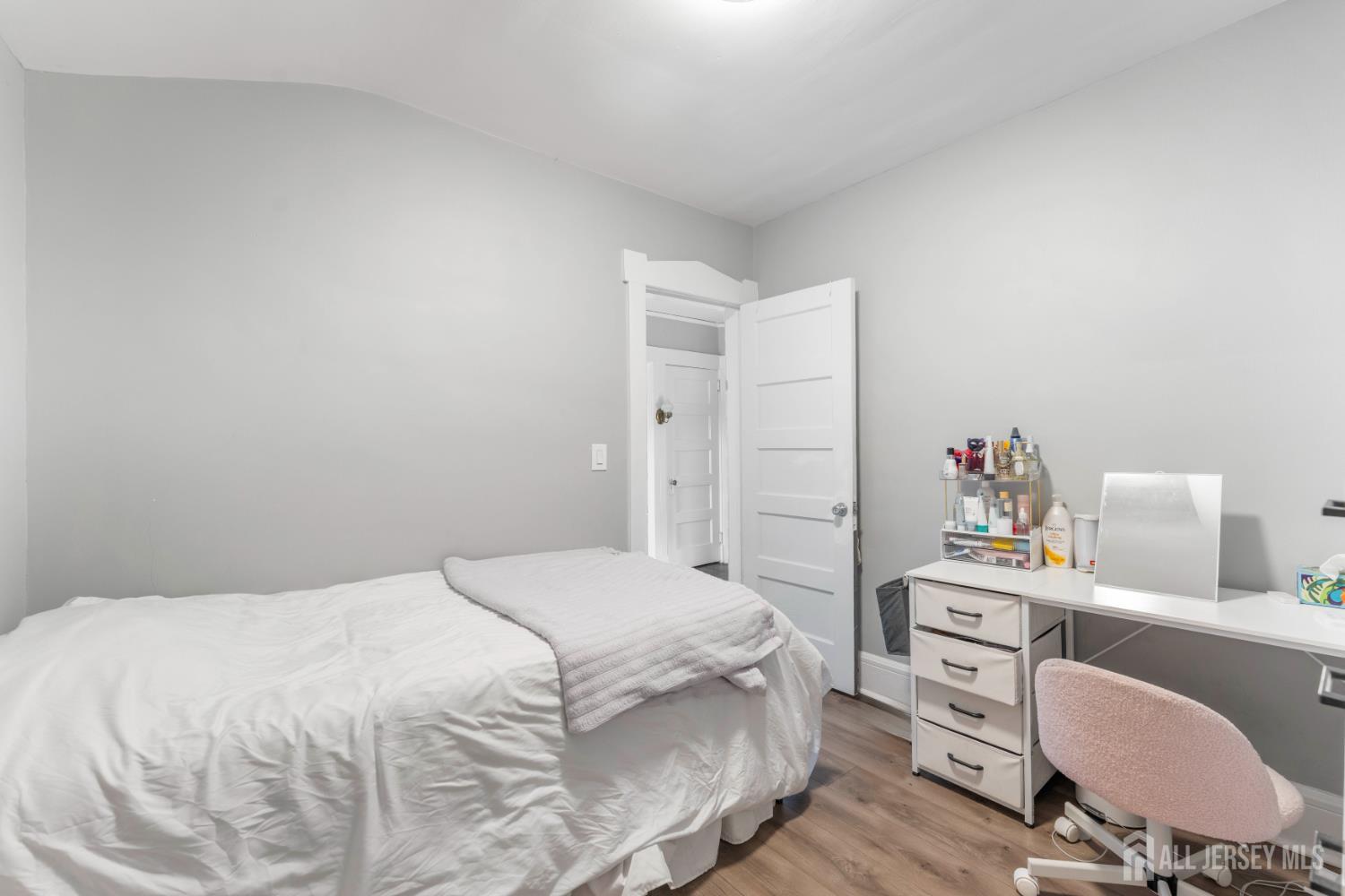341 Mountain View Terrace Dunellen, NJ 08812 - Photo 10 of 28