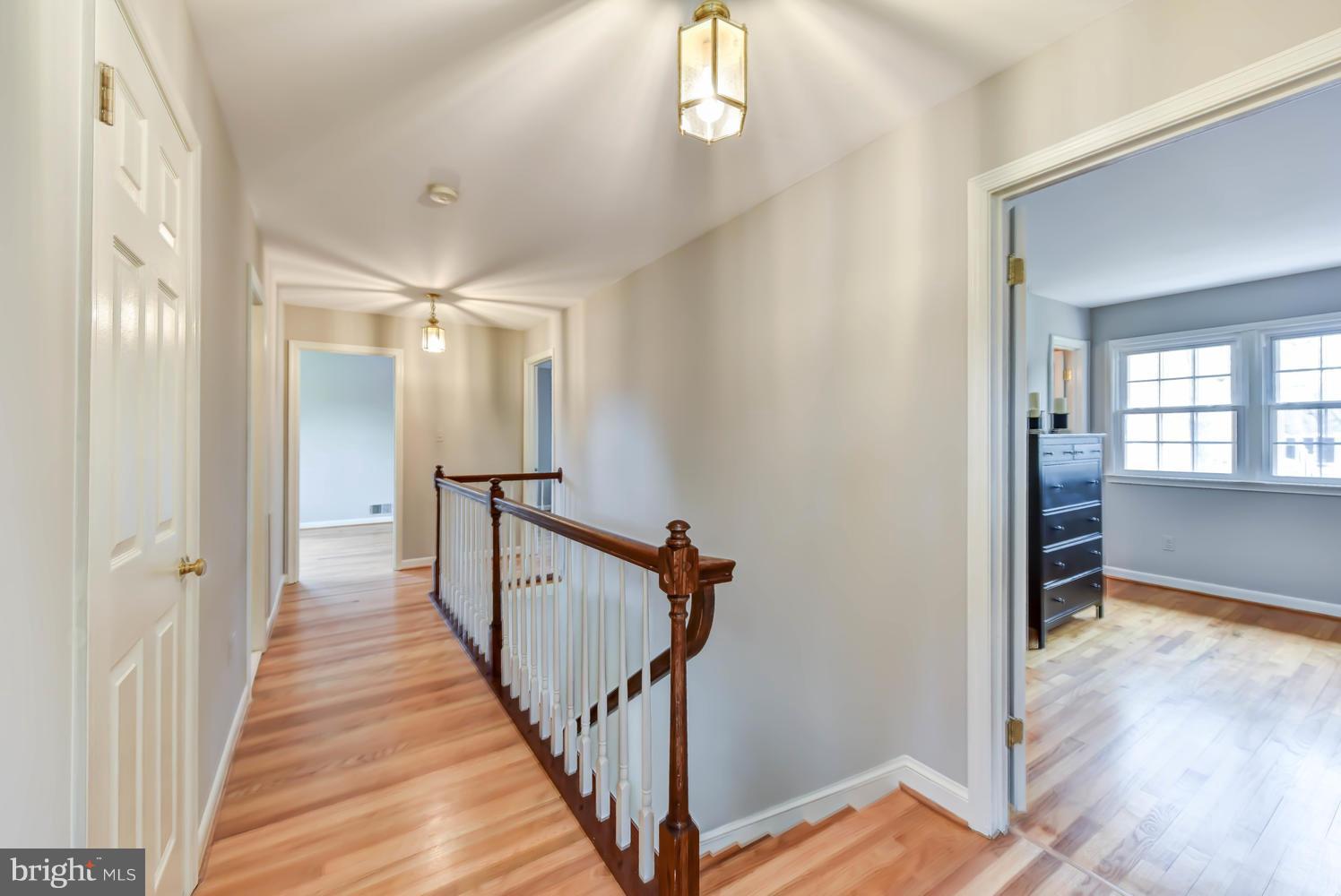 7810 Falstaff Road McLean, VA 22102 - Photo 11 of 30 Upper level hallway