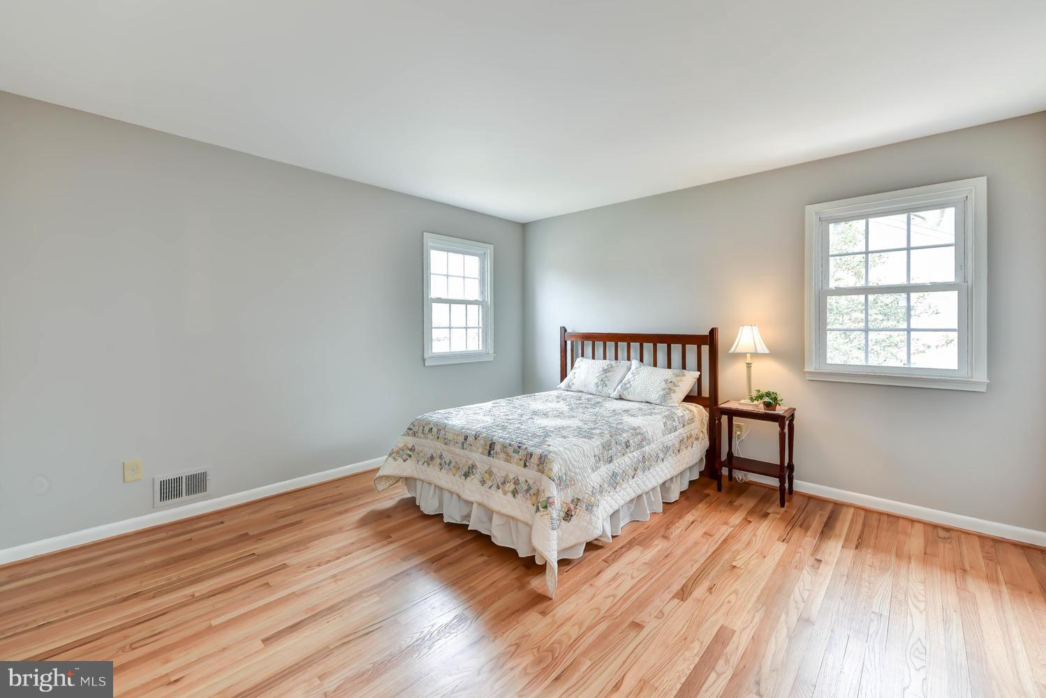 7810 Falstaff Road McLean, VA 22102 - Photo 17 of 30 Bedroom 2, upper level