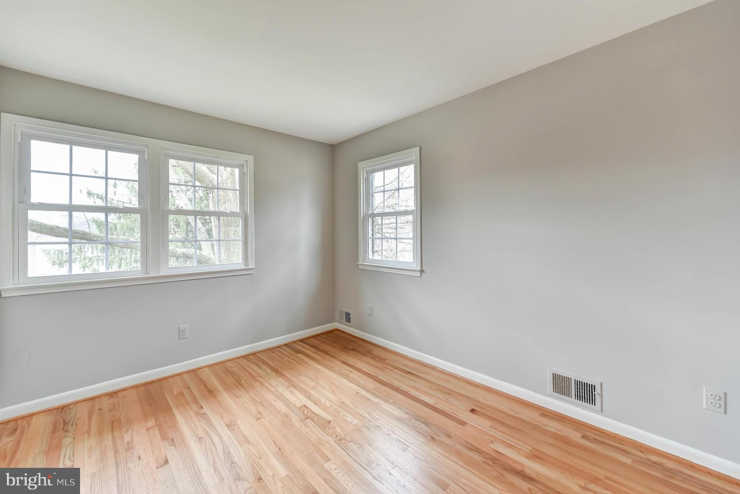 7810 Falstaff Road McLean, VA 22102 - Photo 19 of 30 Bedroom 4 upper level