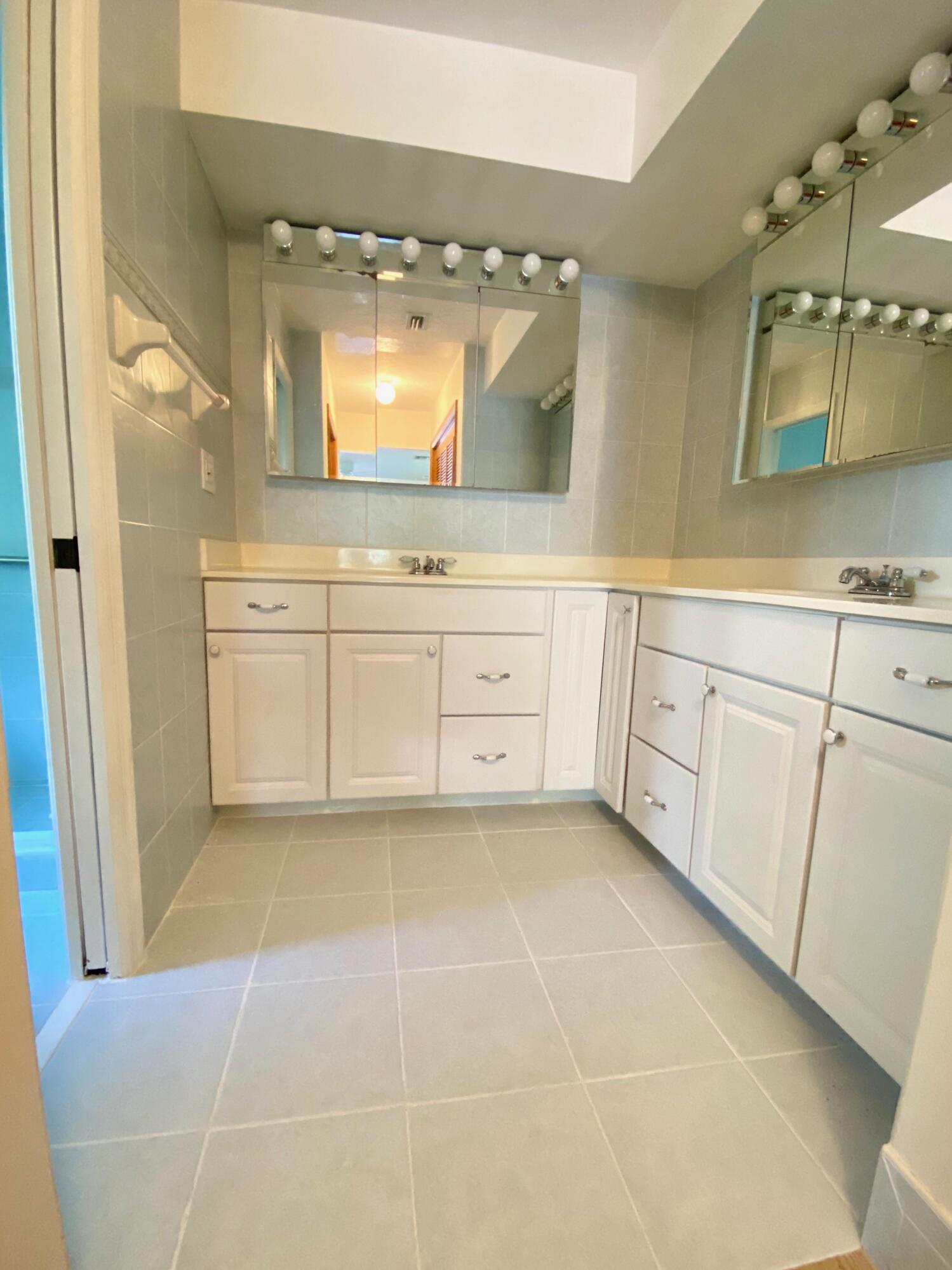 5585 Pennock Point Road Jupiter, FL 33458 - Photo 10 of 21 master bath