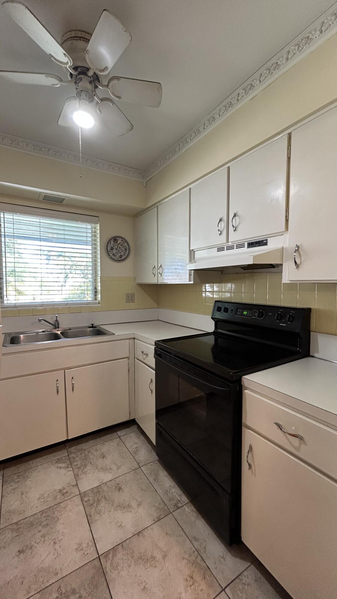 3801 Northeast 22nd Terrace, Unit 5 Lighthouse Point, FL 33064 - Photo 9 of 14 kitchen