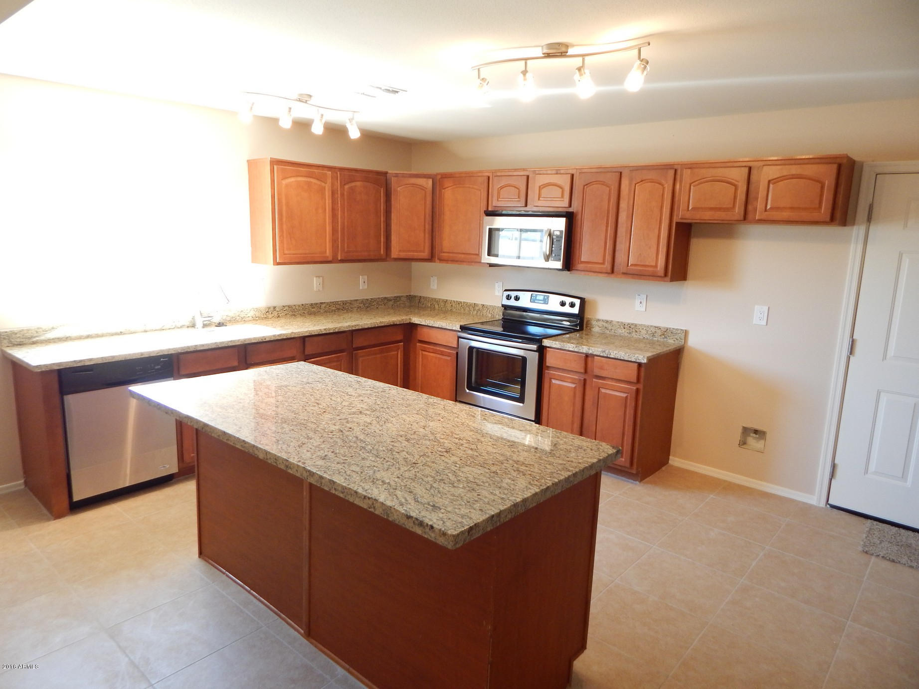 3721 West Calavar Road Phoenix, AZ 85053 - Photo 6 of 24 Kitchen
