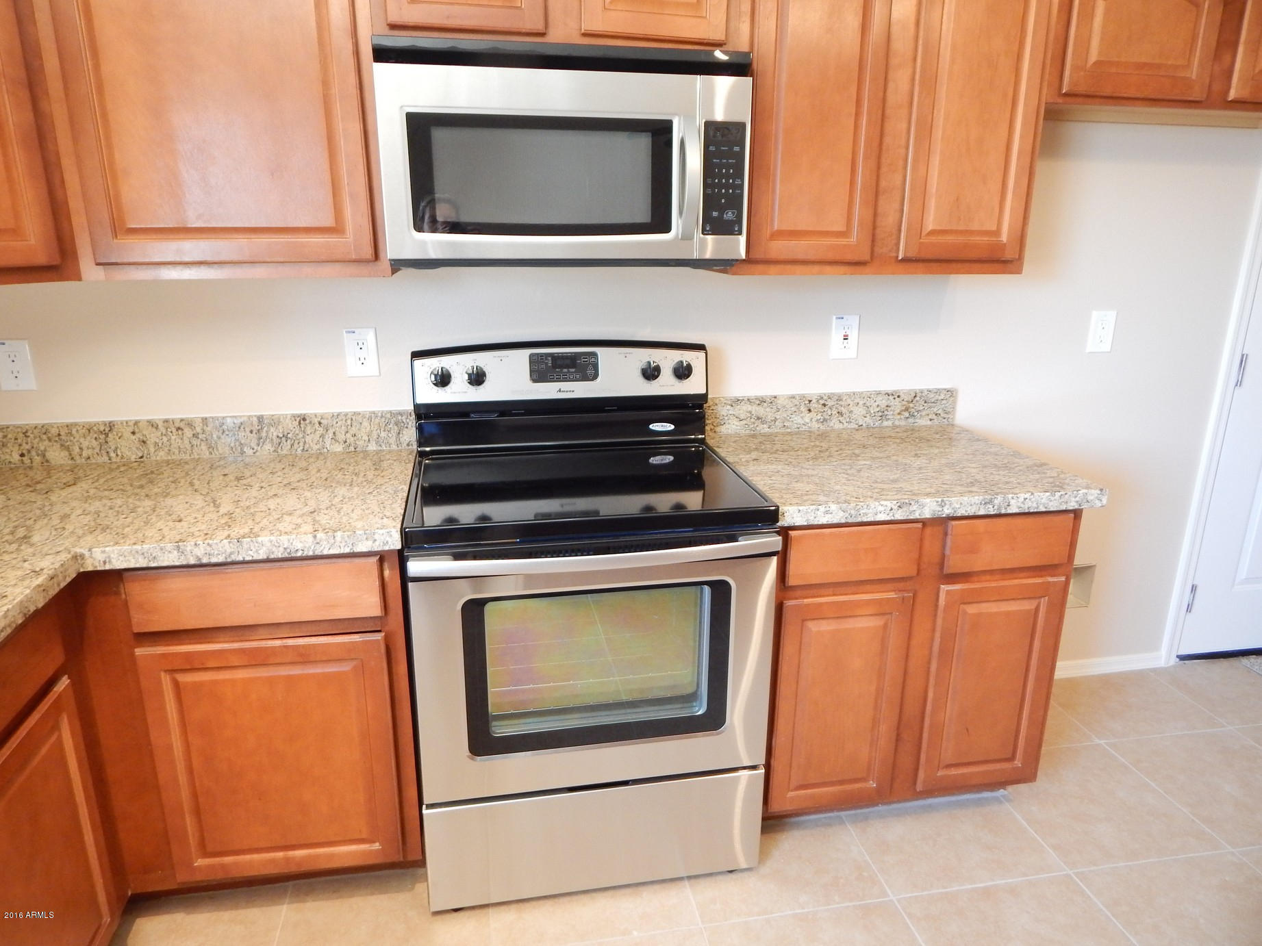 3721 West Calavar Road Phoenix, AZ 85053 - Photo 8 of 24 Brand new stainless appliances