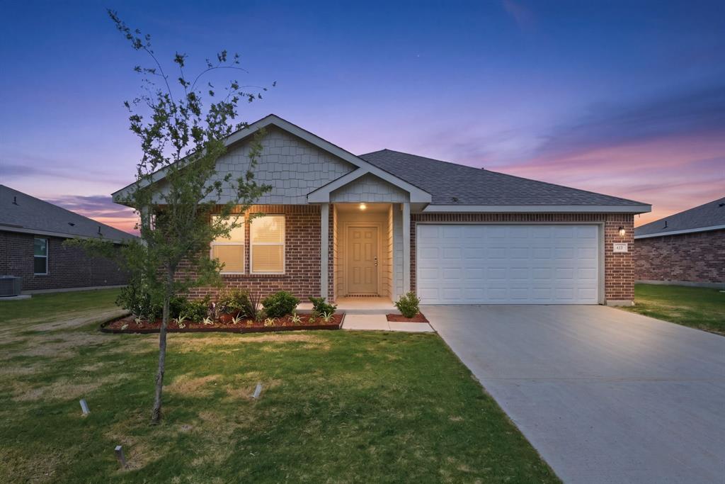 521 Jameson Springtown, TX 76082 - Photo 2 of 40