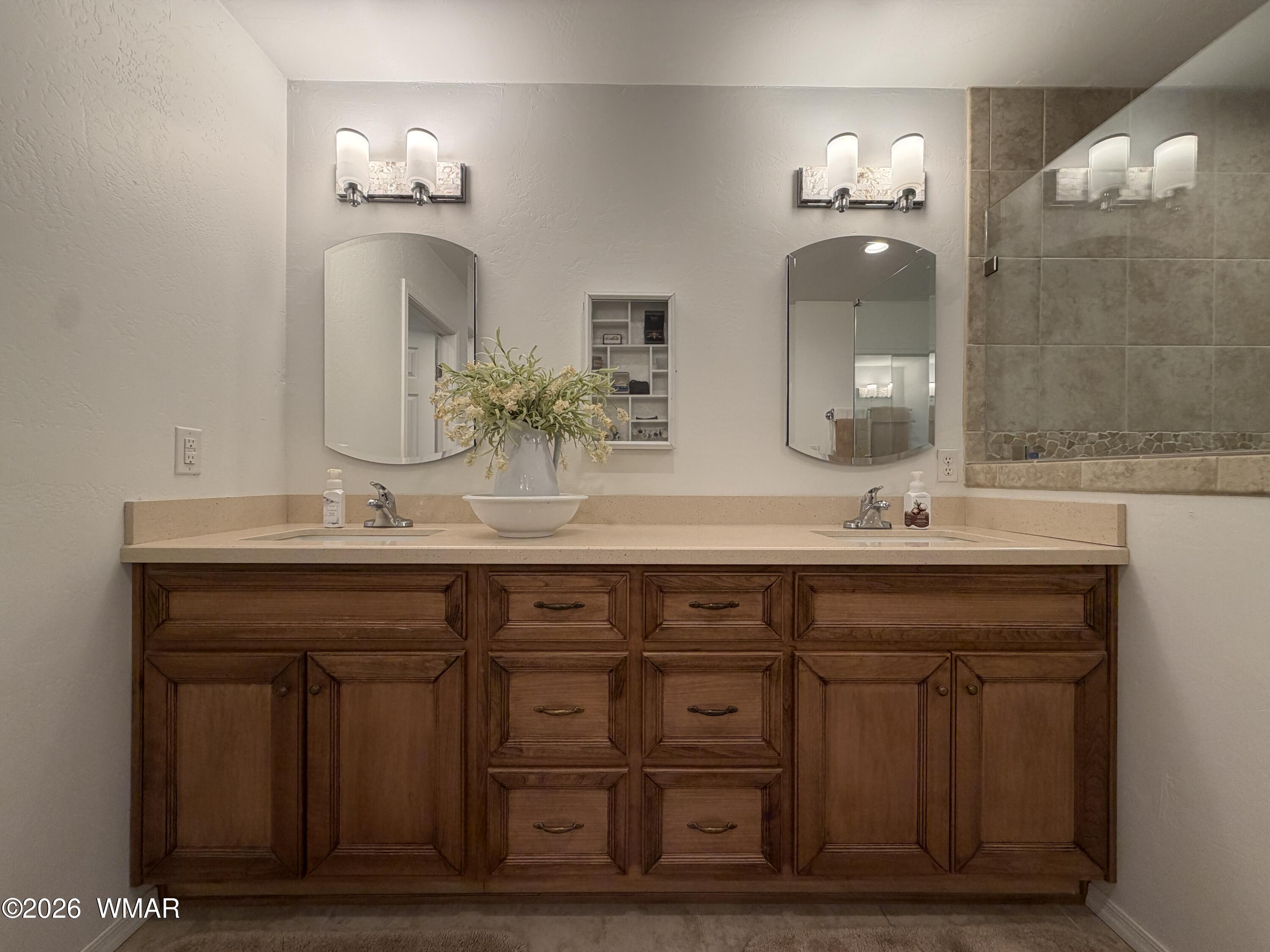 232 South Hopi Street Springerville, AZ 85938 - Photo 32 of 37 Master Bathroom