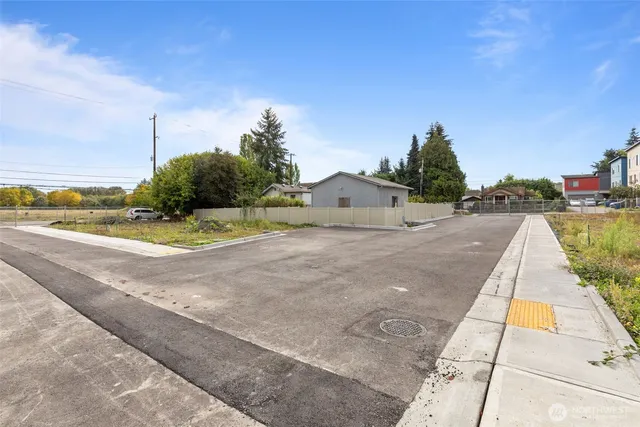 a view of a yard and entertaining space