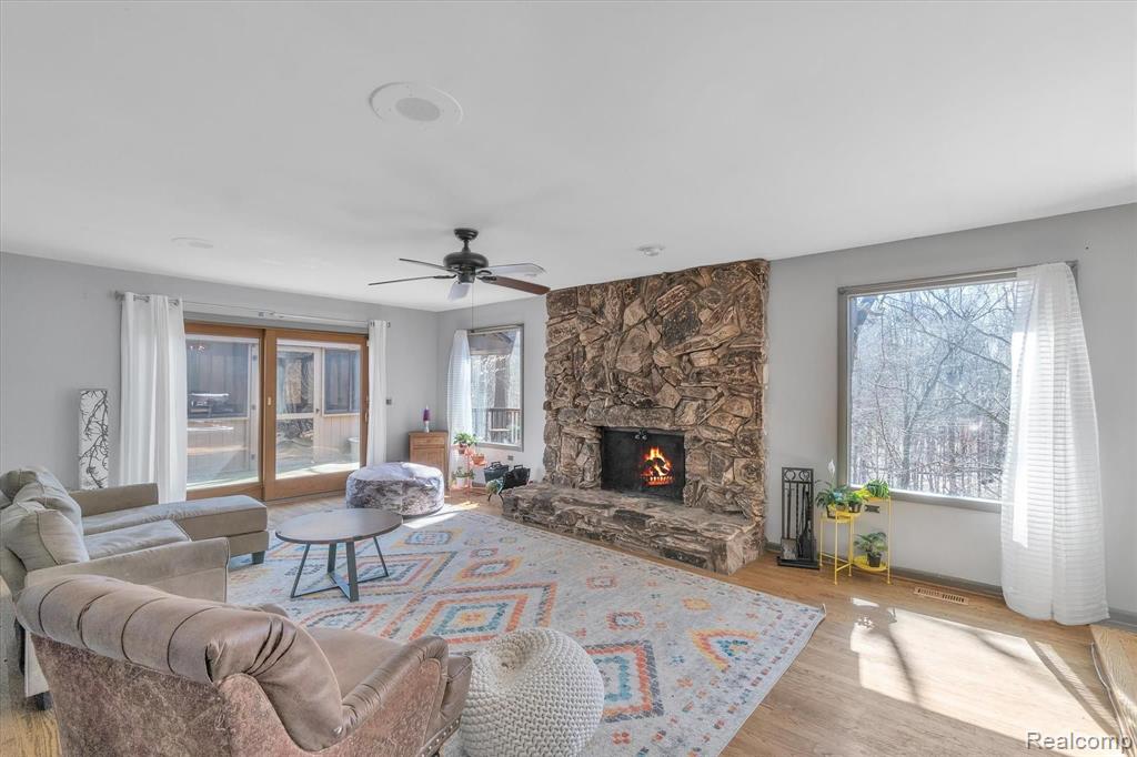 34412 Quaker Valley Road Farmington Hills, MI 48331 - Photo 18 of 57