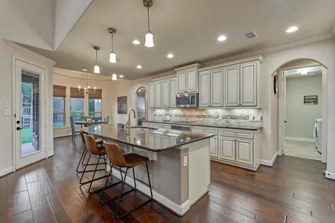 $650,000 | 319 Kinderwood Trail, Montgomery, TX 77316