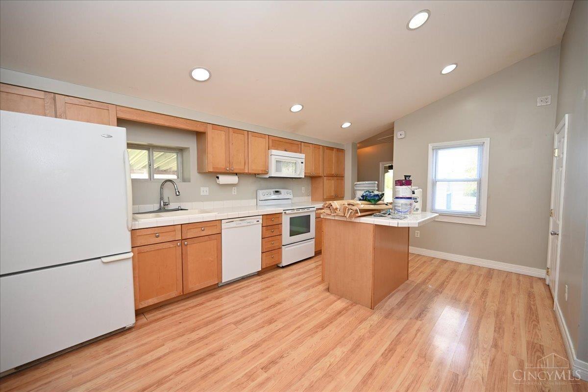 10379 Burlington Road Cincinnati, OH 45231 - Photo 6 of 44 Gallery Image 6