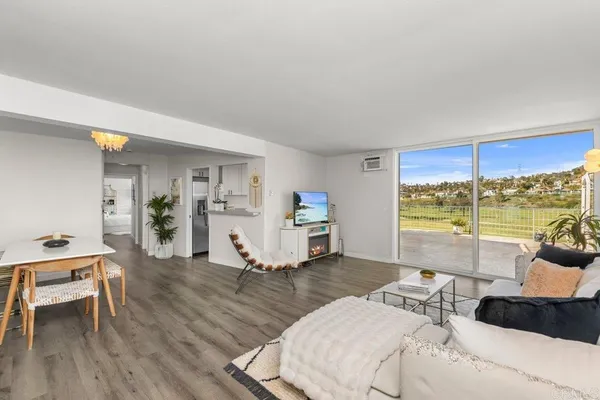 $823,000 | 2544 Navarra Drive, Unit 12, Carlsbad, CA 92009