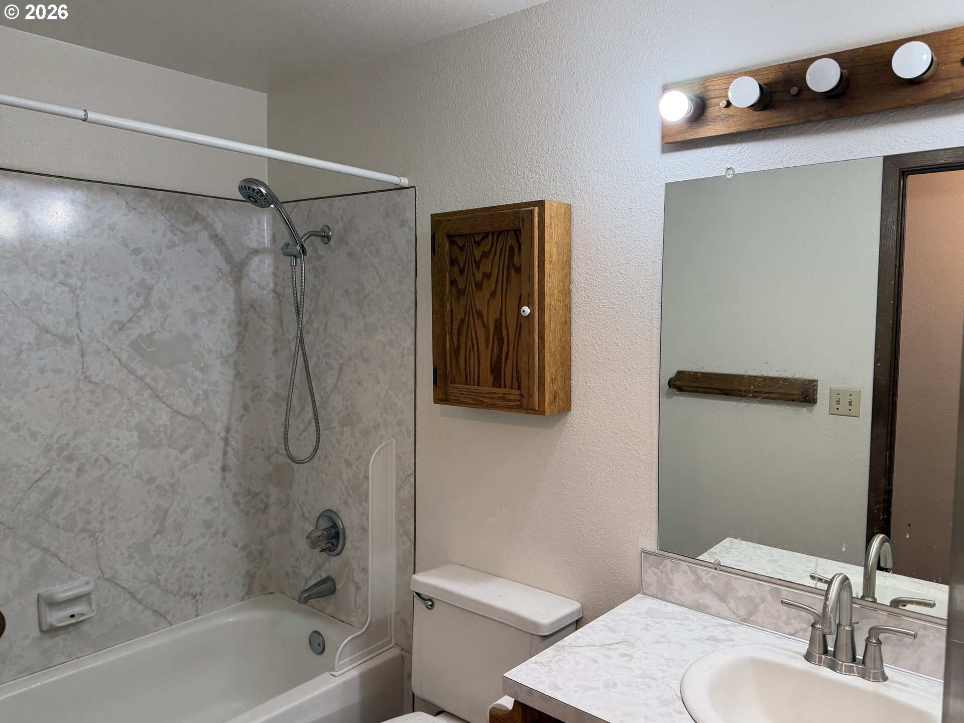 9255 Southwest 130th Avenue Beaverton, OR 97008 - Photo 13 of 22 Bathroom