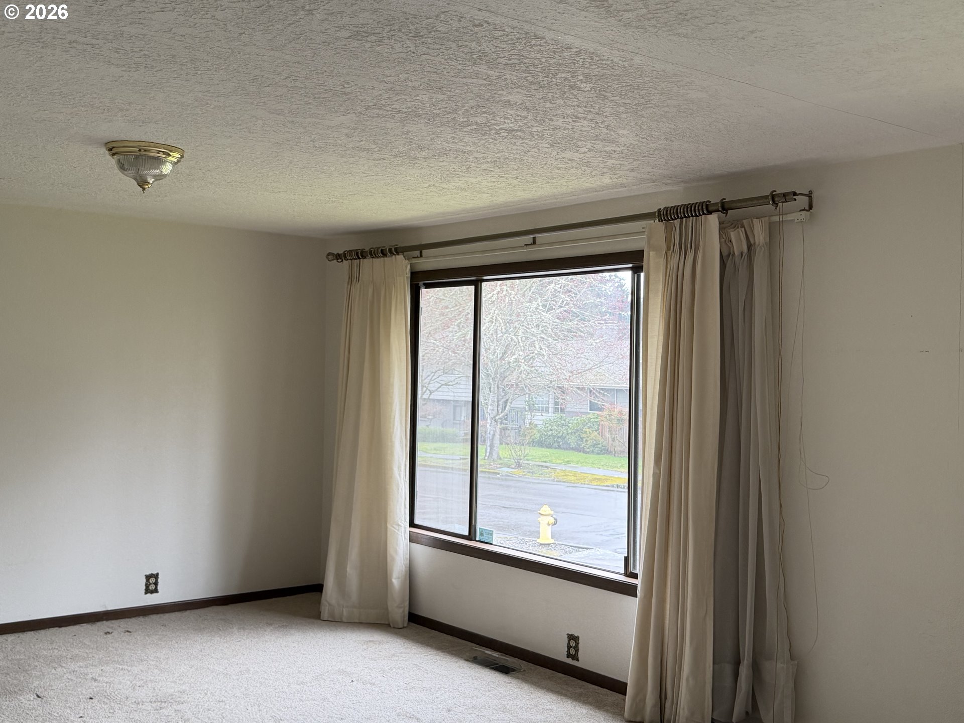 9255 Southwest 130th Avenue Beaverton, OR 97008 - Photo 4 of 22 Living Room