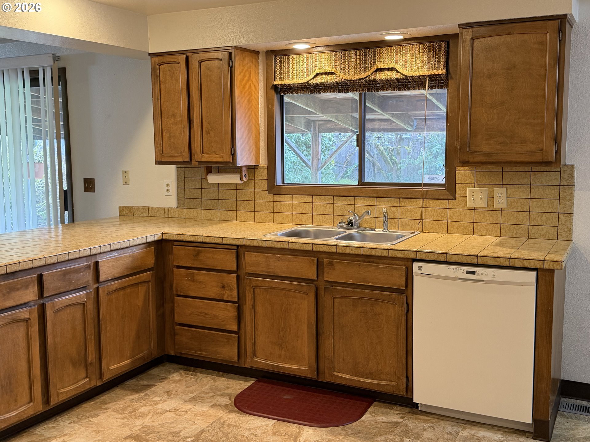 9255 Southwest 130th Avenue Beaverton, OR 97008 - Photo 7 of 22 Kitchen