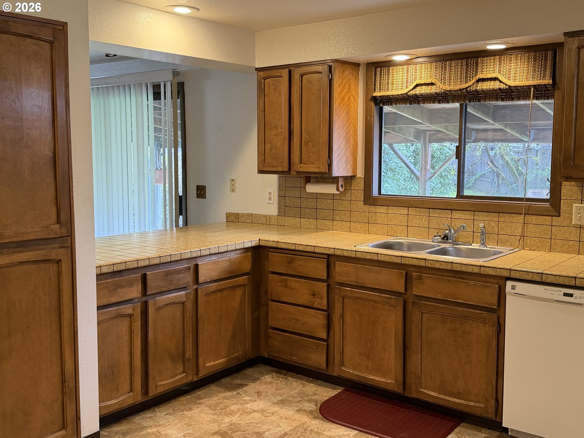 9255 Southwest 130th Avenue Beaverton, OR 97008 - Photo 9 of 22 Family Room