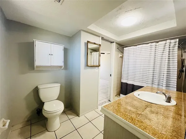 en empty room with windows and a ceiling fan