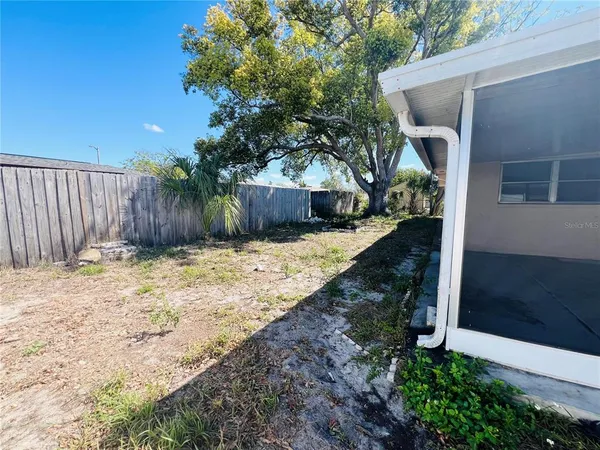 $1,700 | 7811 Embassy Boulevard, Port Richey, FL 34668