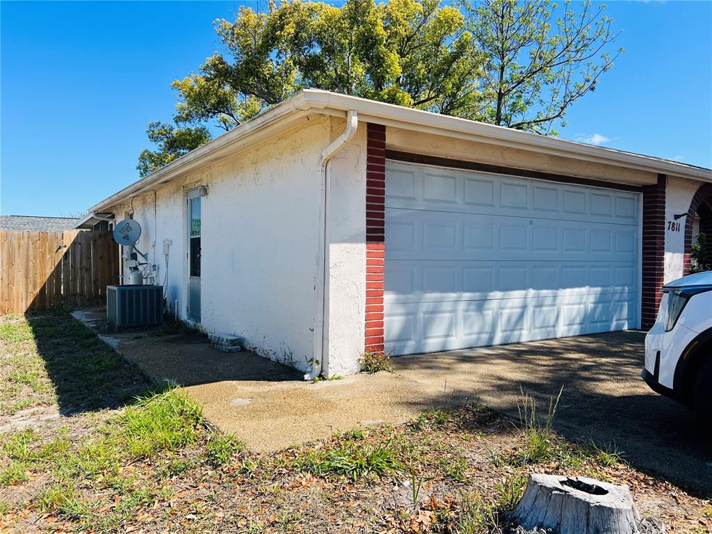 7811 Embassy Boulevard Port Richey, FL 34668 - Photo 5 of 23