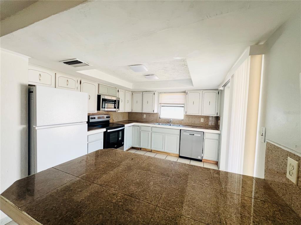 7811 Embassy Boulevard Port Richey, FL 34668 - Photo 6 of 23