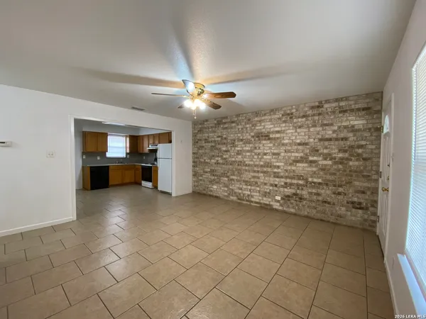 $1,000 | 1209 West Goodwin Street, Unit A, Pleasanton, TX 78064