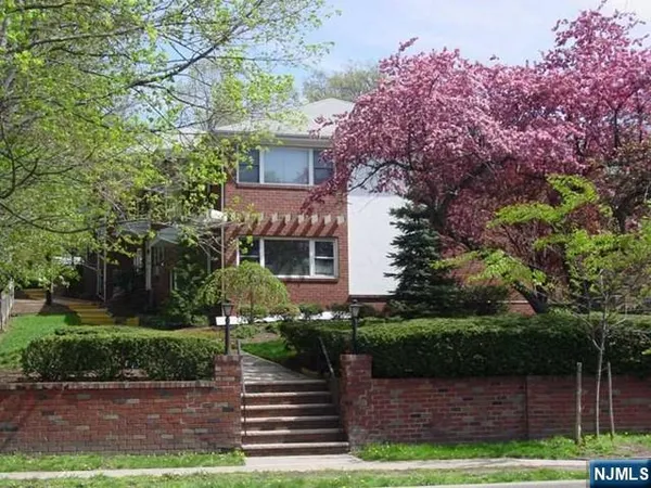$1,695 | 431 Grand Avenue, Unit 8, Leonia, NJ 07605