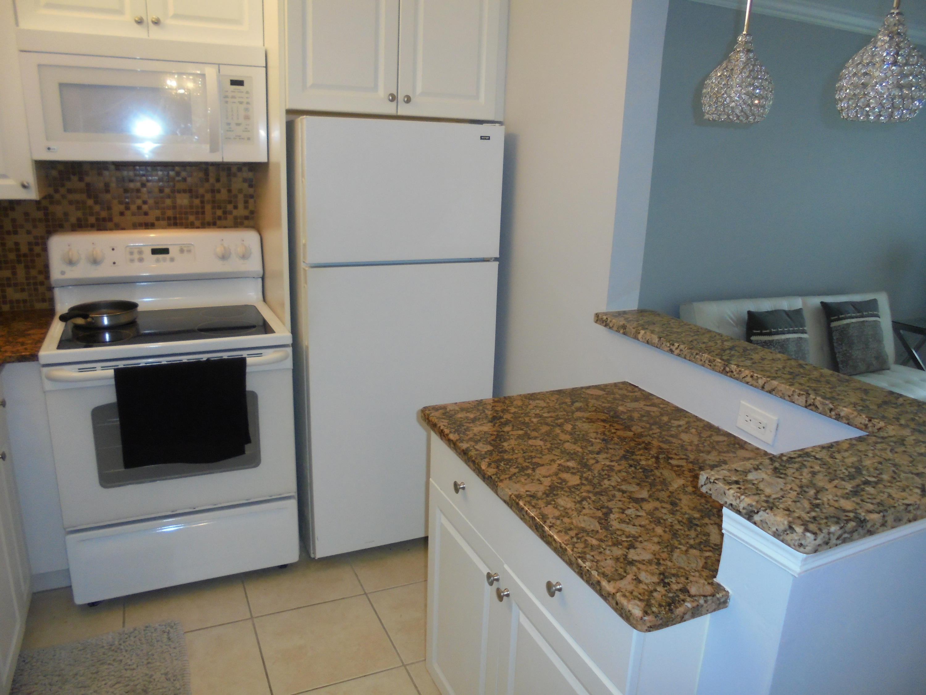134 Preston F Boca Raton, FL 33434 - Photo 1 of 13 Kitchen