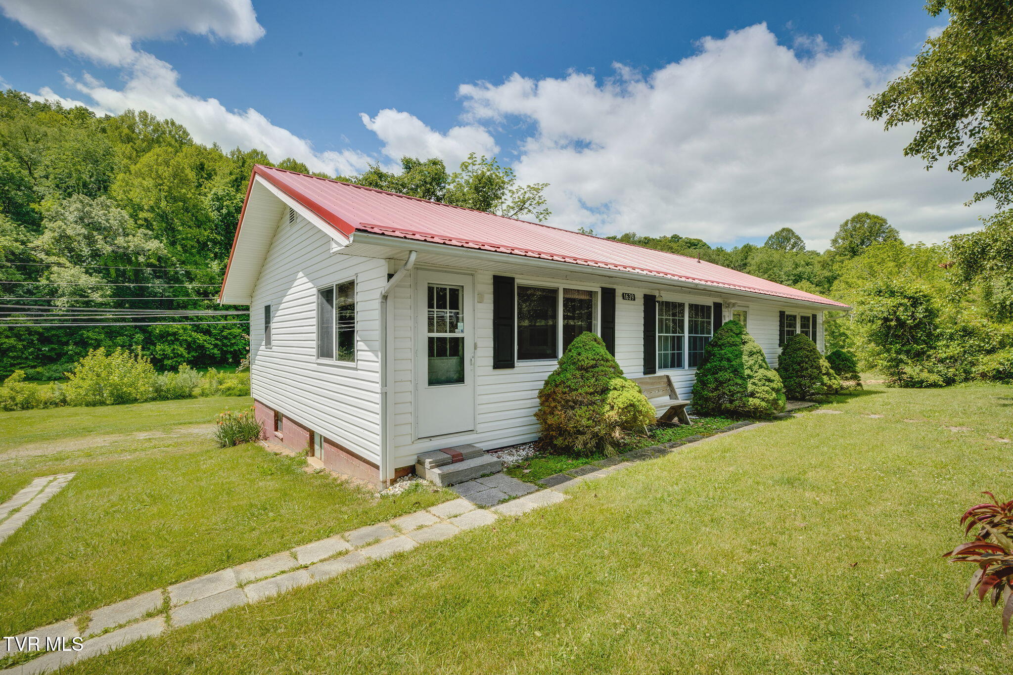 1639 Yuma Road Gate City, VA 24251 - Photo 3 of 36 002