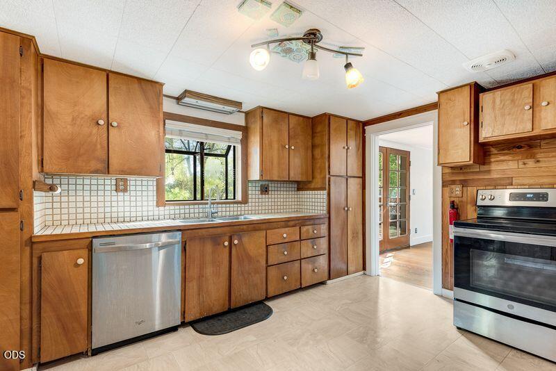 320 Northwest Riverside Boulevard Bend, OR 97703 - Photo 13 of 19 Gallery Image 13