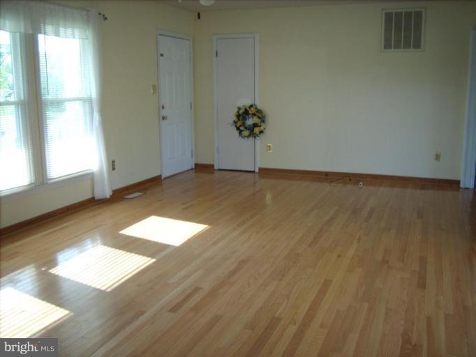 11181 Rogues Road Midland, VA 22728 - Photo 6 of 14 Living Room #2