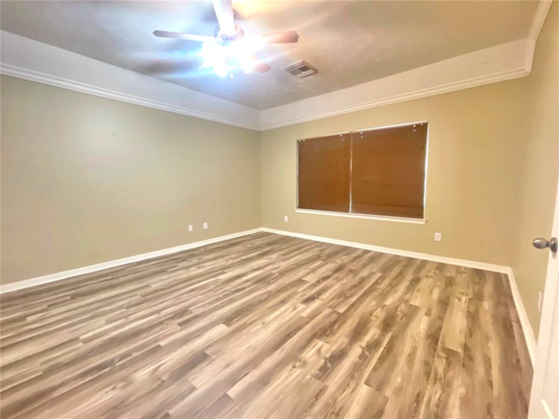 1622 Cohn Street Houston, TX 77007 - Photo 22 of 26 a view of empty room with wooden floor and fan