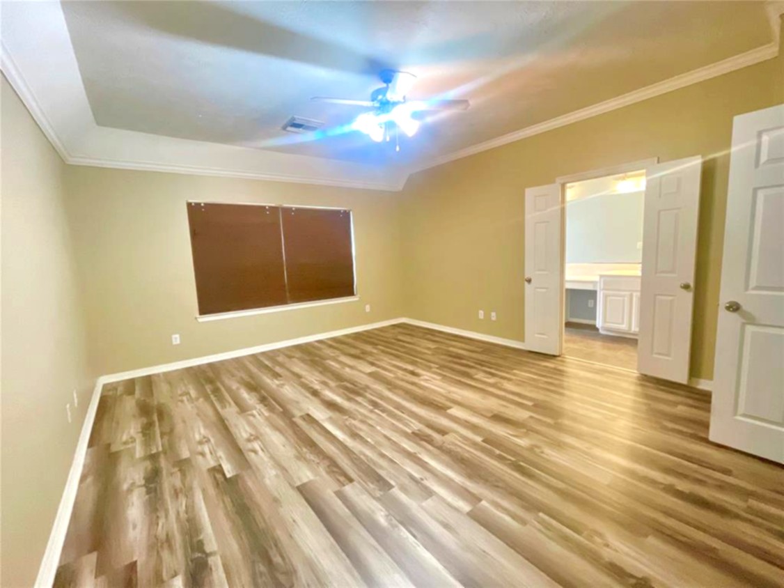1622 Cohn Street Houston, TX 77007 - Photo 23 of 26 a view of an empty room and wooden floor