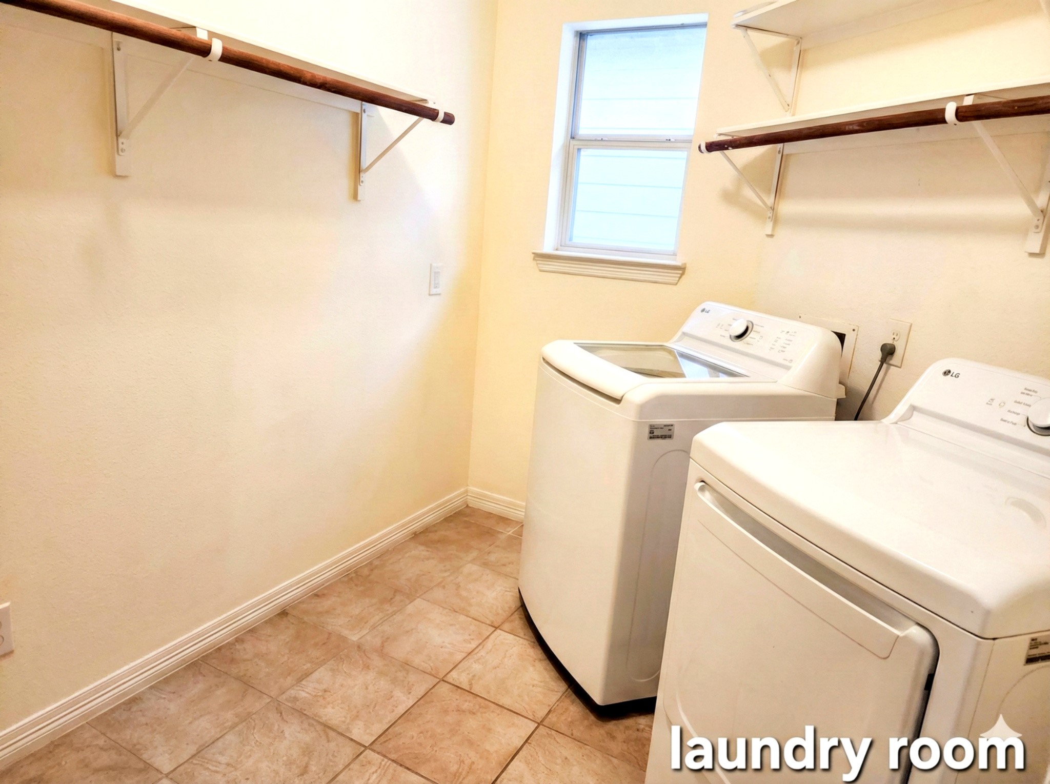 1622 Cohn Street Houston, TX 77007 - Photo 26 of 26 a utility room with dryer and washer