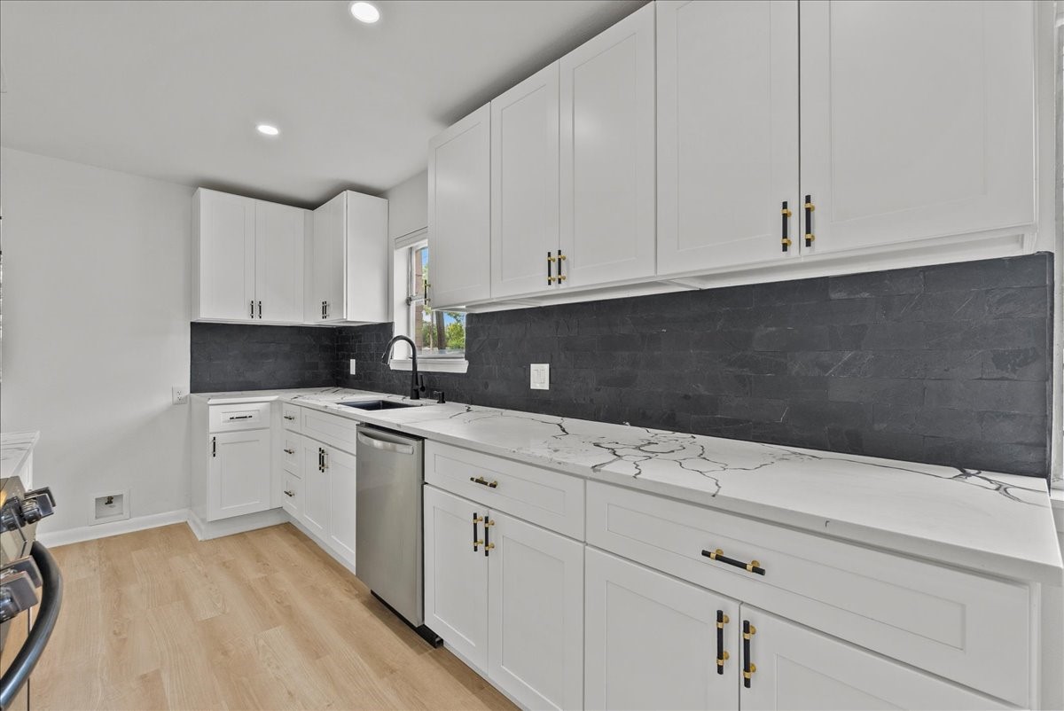5762 Birdwood Road Houston, TX 77096 - Photo 12 of 50 SOFT CLOSE CABINETS AND NEW APPLIANCES MAKE THIS KITCHEN A DREAM FOR THE CHEF.