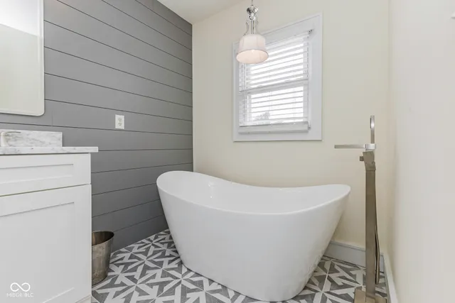 $1,399,000 | 7201 East Windsor Road, Selma, IN 47383