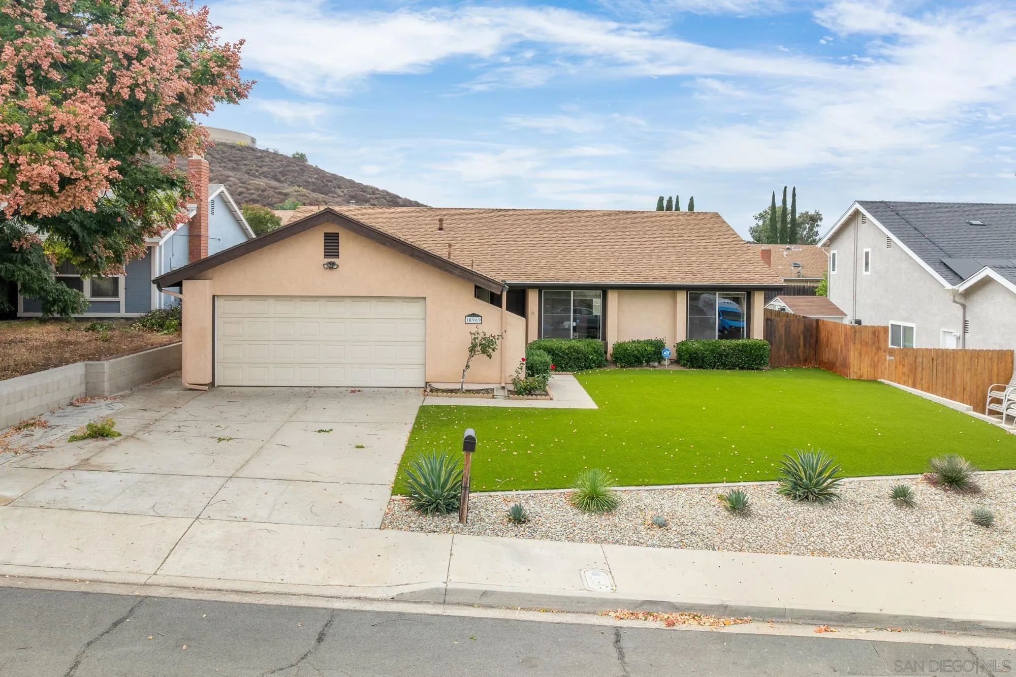 10969 Crystal Springs Road Santee, CA 92071 - Photo 4 of 36