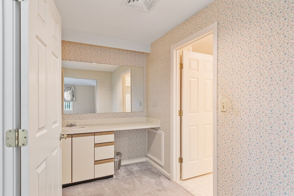 4004 Brompton Circle, Unit 4004 Worcester, MA 01609 - Photo 23 of 36 a en suite bathroom with a sink and a mirror